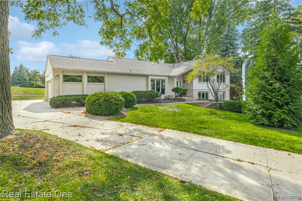 4261 Lakeridge Court, Bloomfield Hills, MI 48302 — Photo 58
