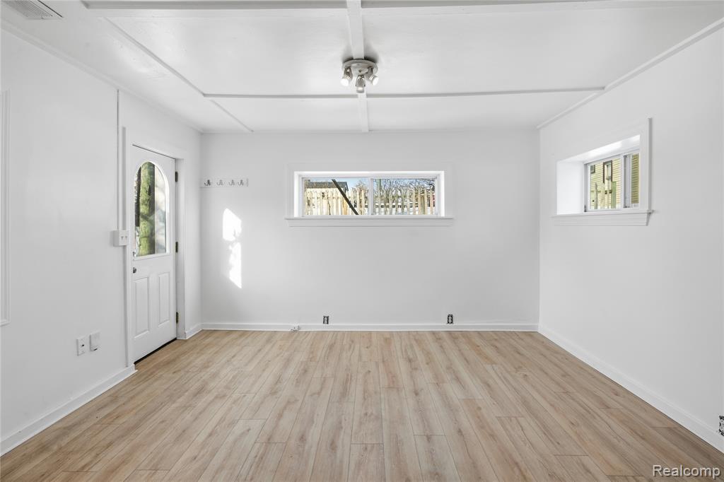 707 Buena, Lake Orion, MI, 48362