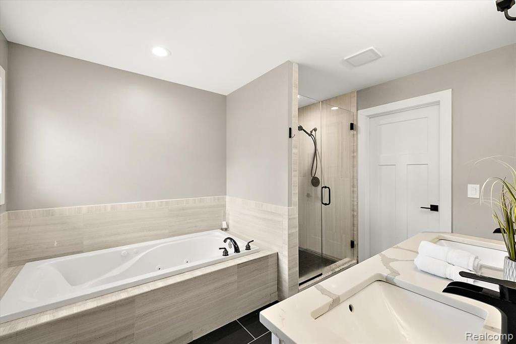 46930 Riverpark E, Macomb, MI 48044 — Photo 40