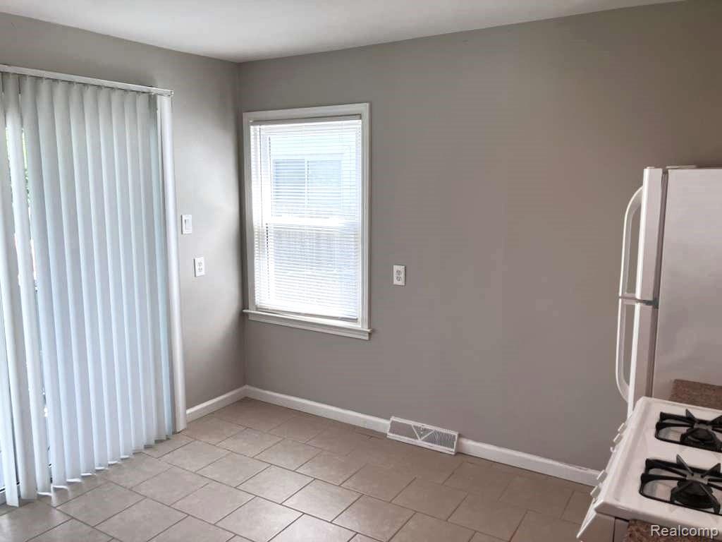 577 E HUDSON Avenue, Madison Heights, MI 48071 — Photo 13