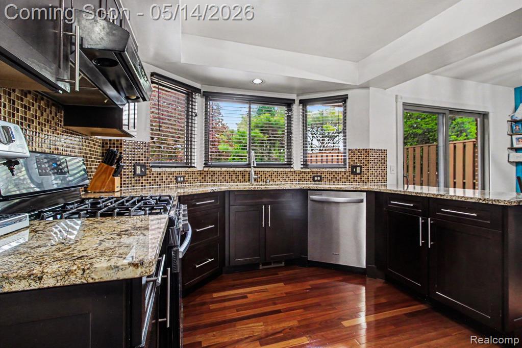45440 Holmes Drive, Canton, MI 48187 — Photo 14