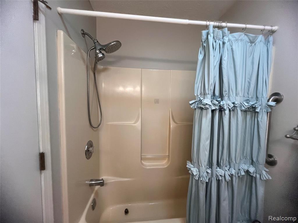 6126 Green Court, Chelsea, MI 48118 — Photo 19