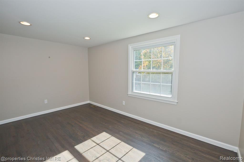 5582 NORTHCOTE, West Bloomfield, MI — Photo 35