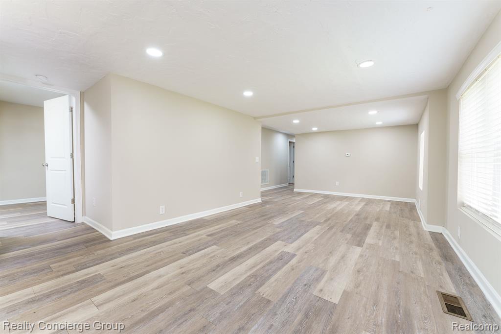 6340 ISLAND LAKE Drive, Brighton, MI 48116 — Photo 10