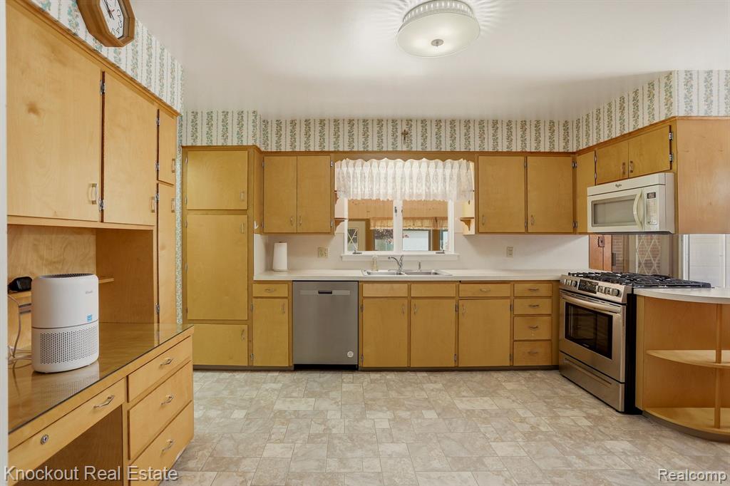 275 S Airport Road, Saginaw, MI 48601 — Photo 11