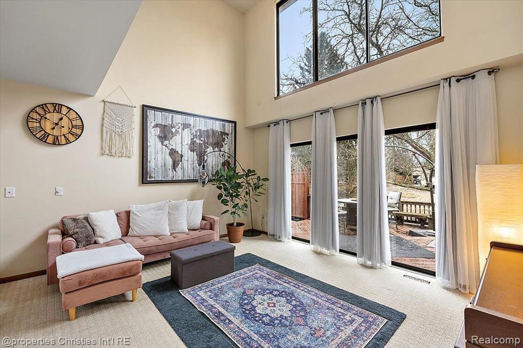 8241 LAKE PINE Drive, Commerce Twp, MI 48382 — Photo 5