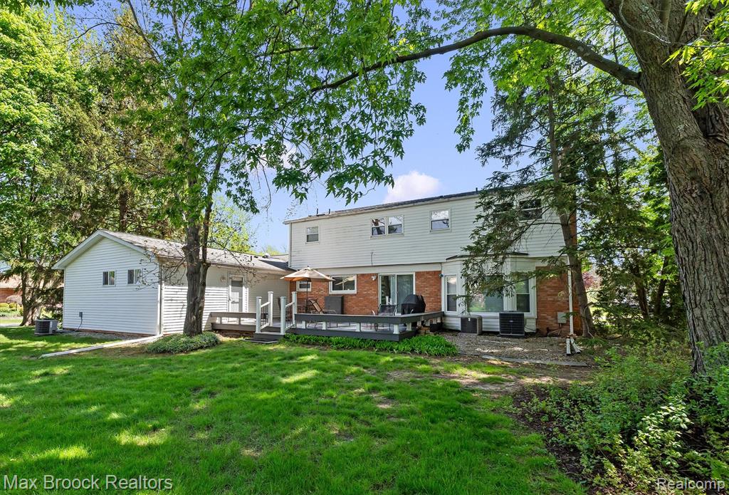 6540 Alderley Way, West Bloomfield, MI — Photo 43