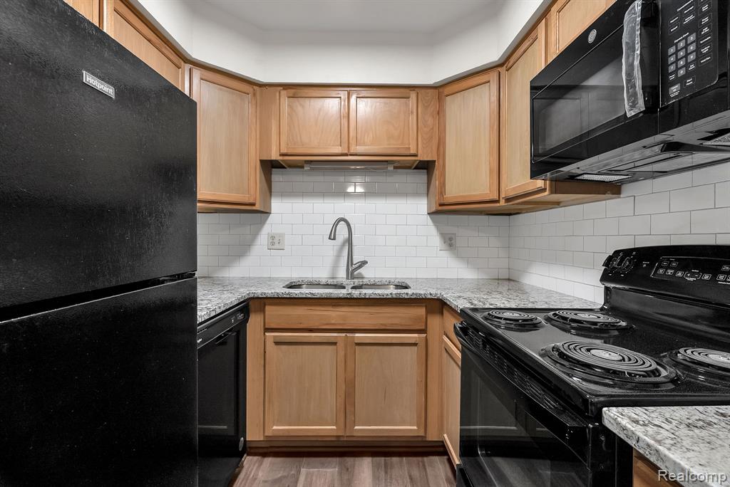 7769 Manor Circle, Westland, MI — Photo 18