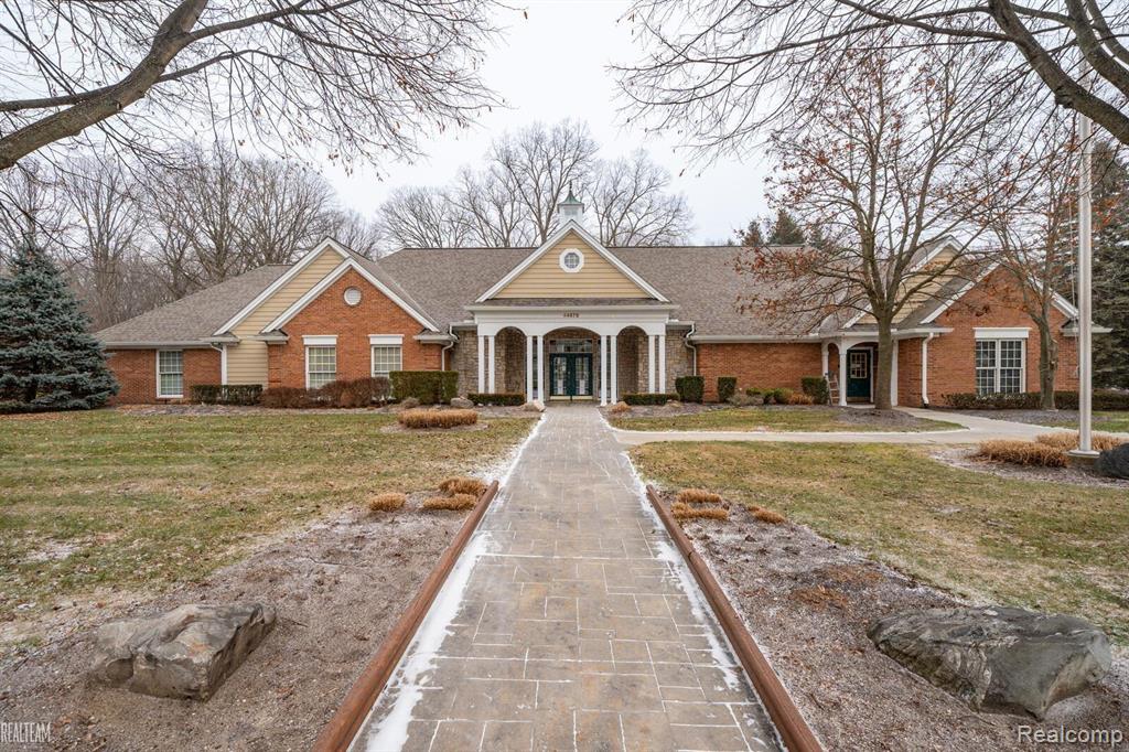 4165 Berkshire Drive, Sterling Heights, MI 48314 — Photo 37