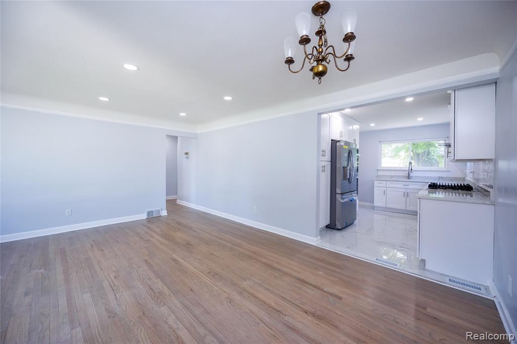 5646 Cambourne Street, Dearborn Heights, MI 48127 — Photo 16
