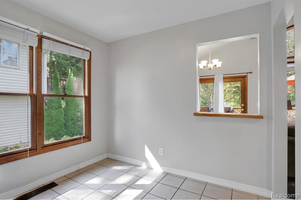 8532 Pettysville Road, Pinckney, MI 48169 — Photo 18