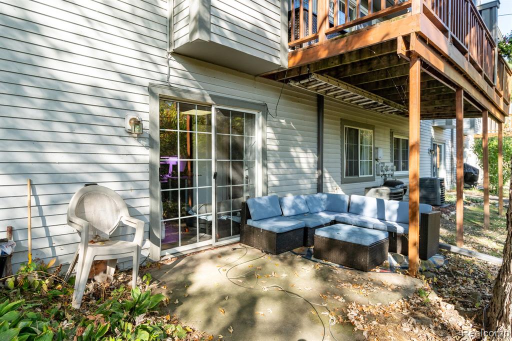 585 Winwood Circle, Walled Lake, MI 48390 — Photo 36