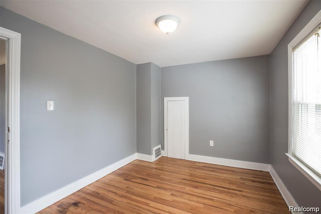 6753 HEYDEN Street, Dearborn Heights, MI 48127 — Photo 32