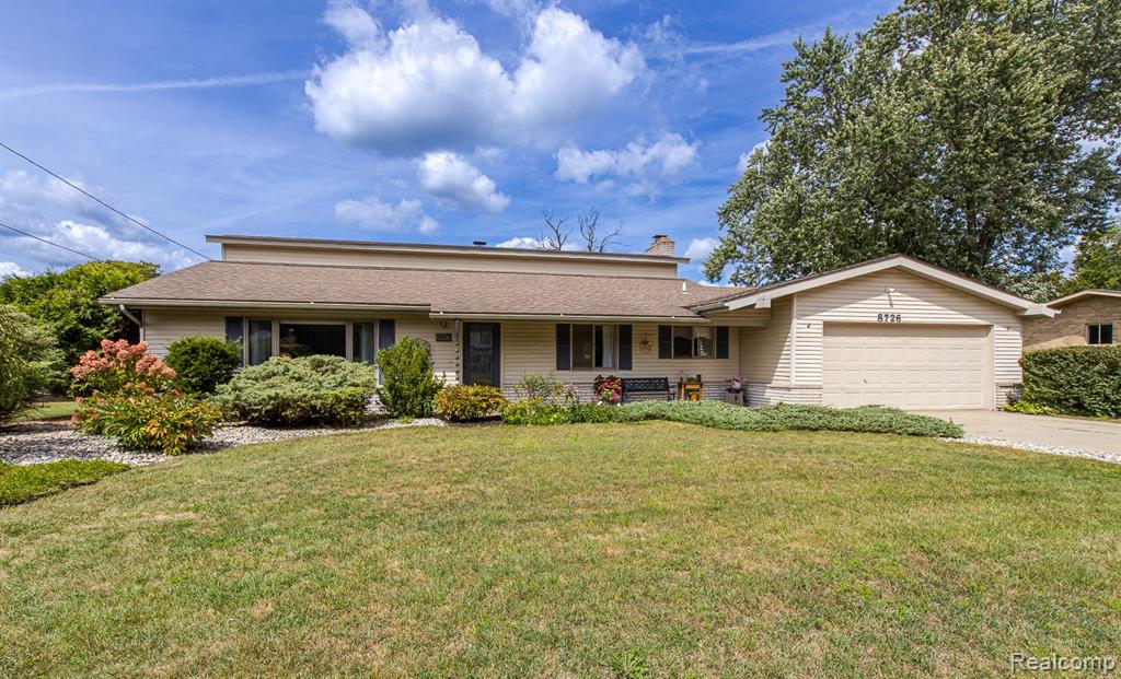 8726 Sandy Crest Drive, White Lake, MI — Photo 2