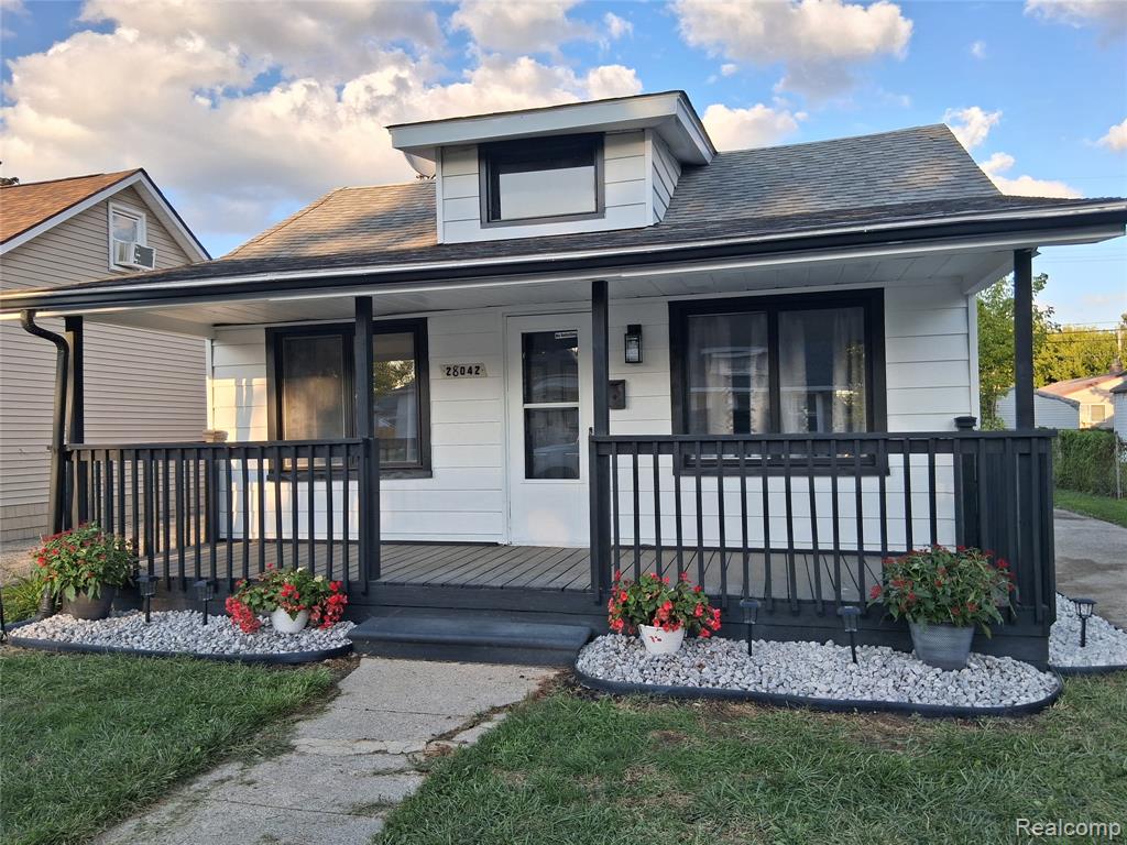 28042 Maple Street, Roseville, MI 48066