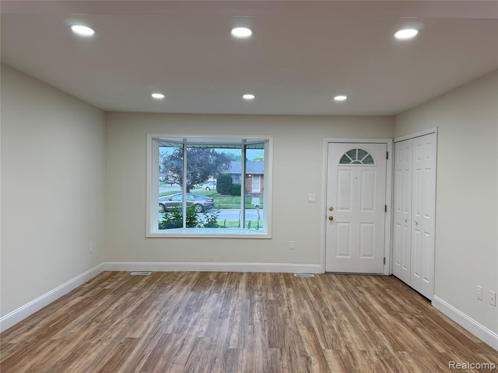 42113 CLAYTON Street, Clinton Twp, MI 48038 — Photo 3