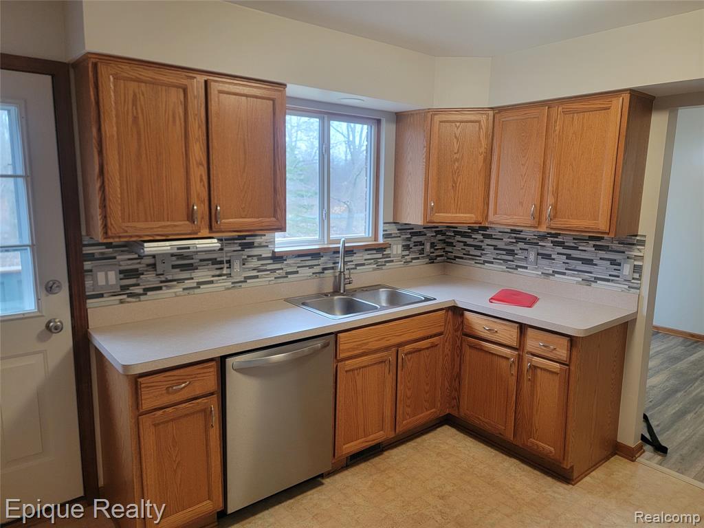 416 River Valley Drive, Marine, MI — Photo 9