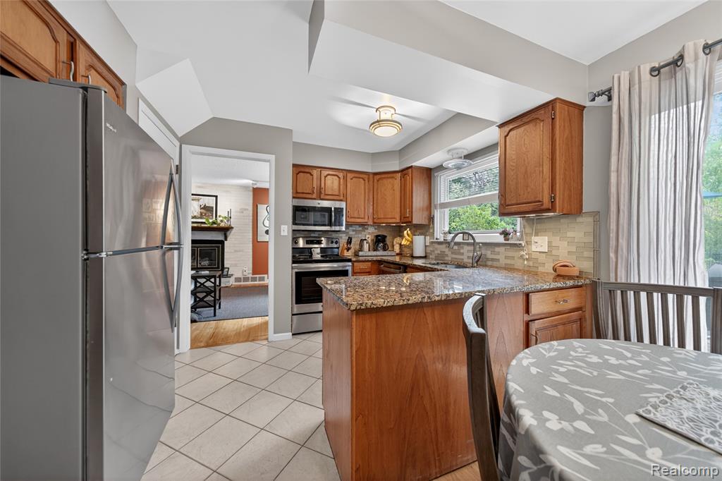 3560 Beach Road, Troy, MI 48084 — Photo 12