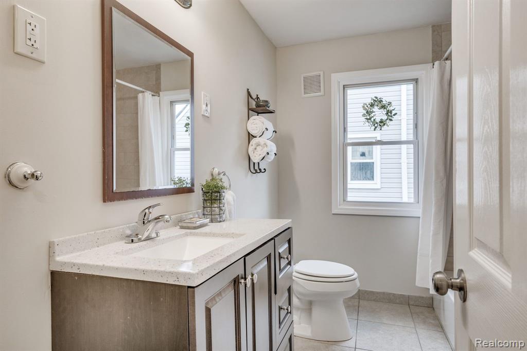 597 MARKLE Avenue, Pontiac, MI 48340 — Photo 11