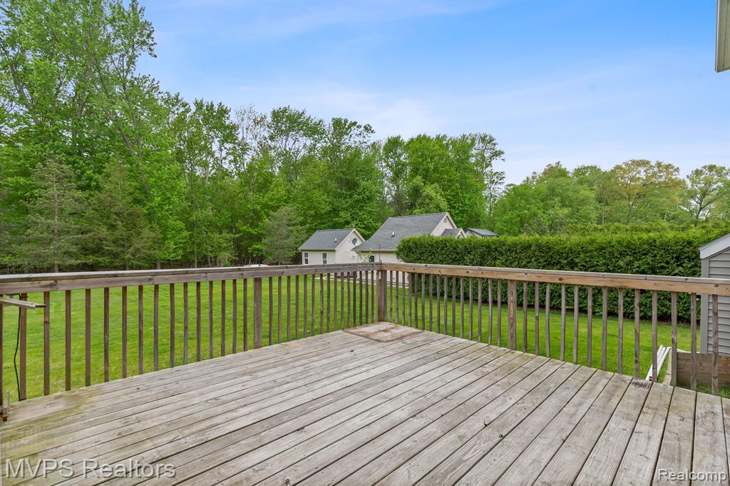 5325 SHOREWOOD Drive, Fort Gratiot, MI 48059 — Photo 45