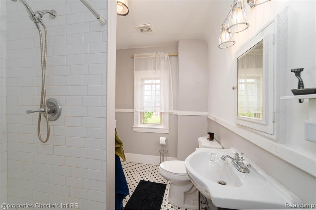 8604 La Salle Boulevard, Detroit, MI 48206 — Photo 51
