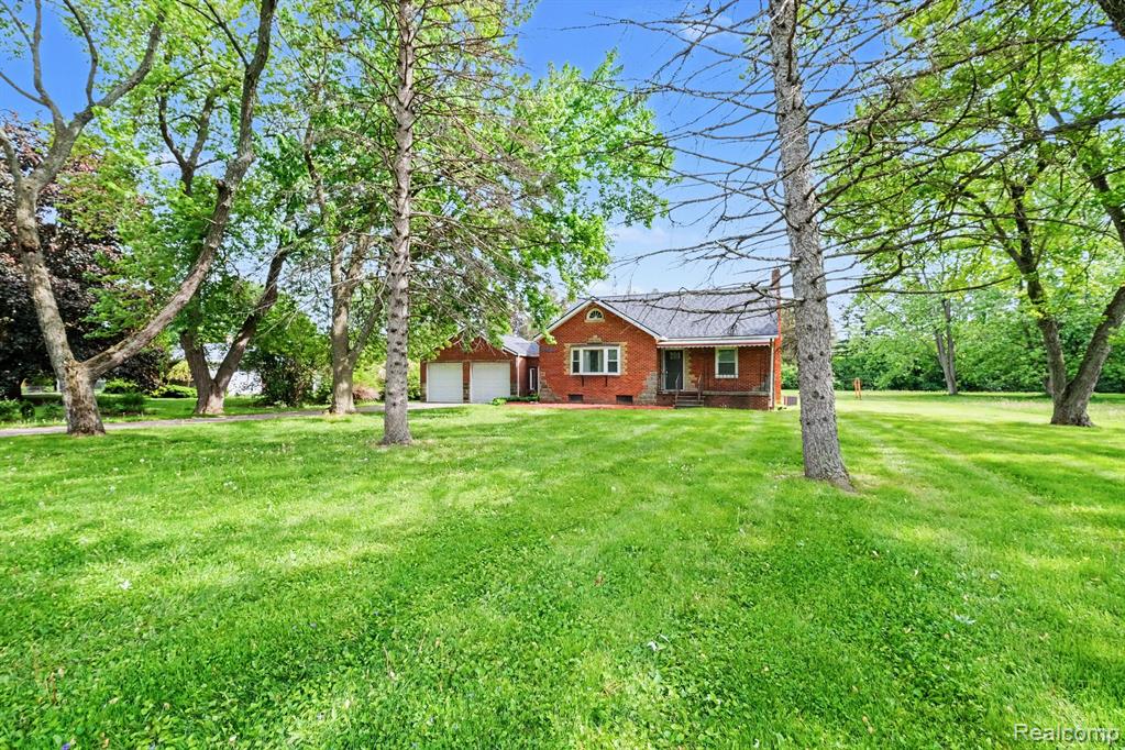 1093 W Maple Avenue, Burton, MI 48507 — Photo 2