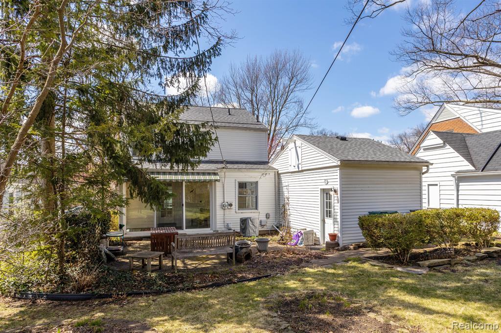 4 DUXBURY Lane, Dearborn, MI 48120 — Photo 29