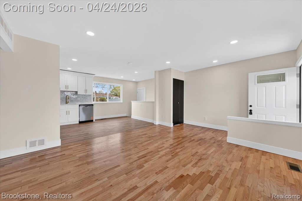 30428 Iroquois Drive, Warren, MI 48088 — Photo 11