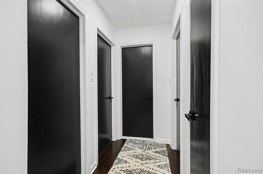 9871 Doris Street, Livonia, MI 48150 — Photo 10