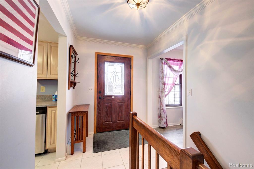 9870 Cambridge Court, 121-2, South Lyon, MI 48178 — Photo 4