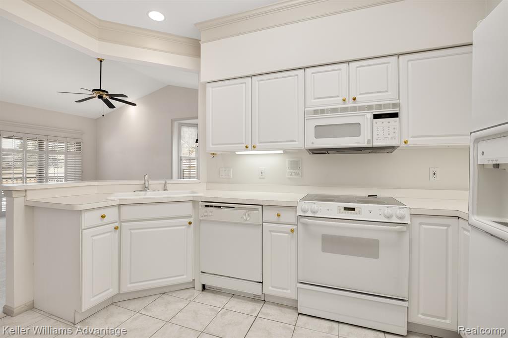 39547 CHAMPION Court, Northville, MI 48168 — Photo 17