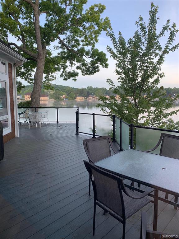 3895 Dorothy -- Main House Lane, Waterford, MI — Photo 10