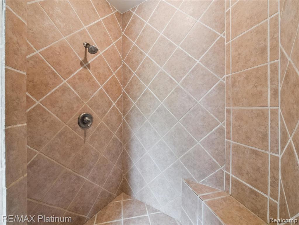 9071 Thornapple Drive, Pinckney, MI 48169 — Photo 35