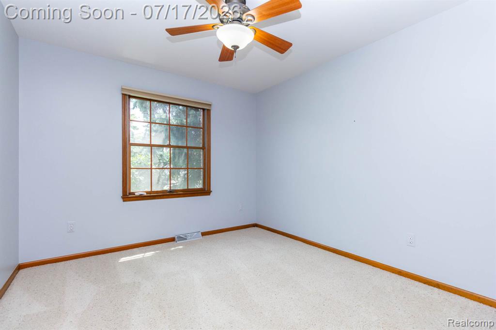 590 Saint John Street, Wyandotte, MI 48192 — Photo 19