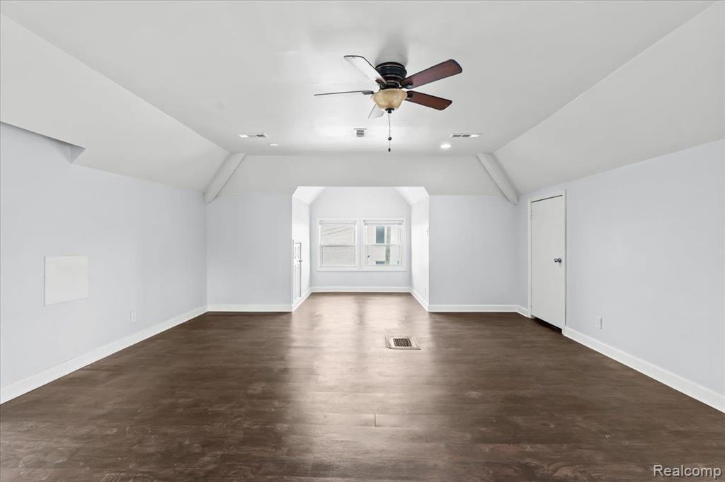 50 TAYLOR Street, Detroit, MI 48202 — Photo 32