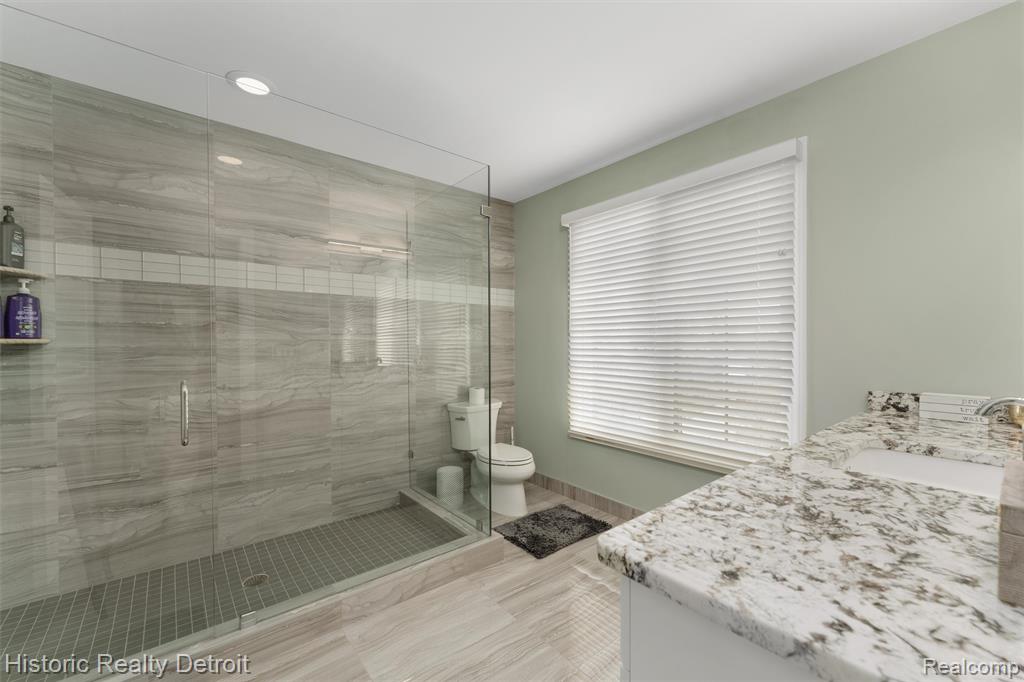 5695 N Branford Drive N, West Bloomfield, MI — Photo 46