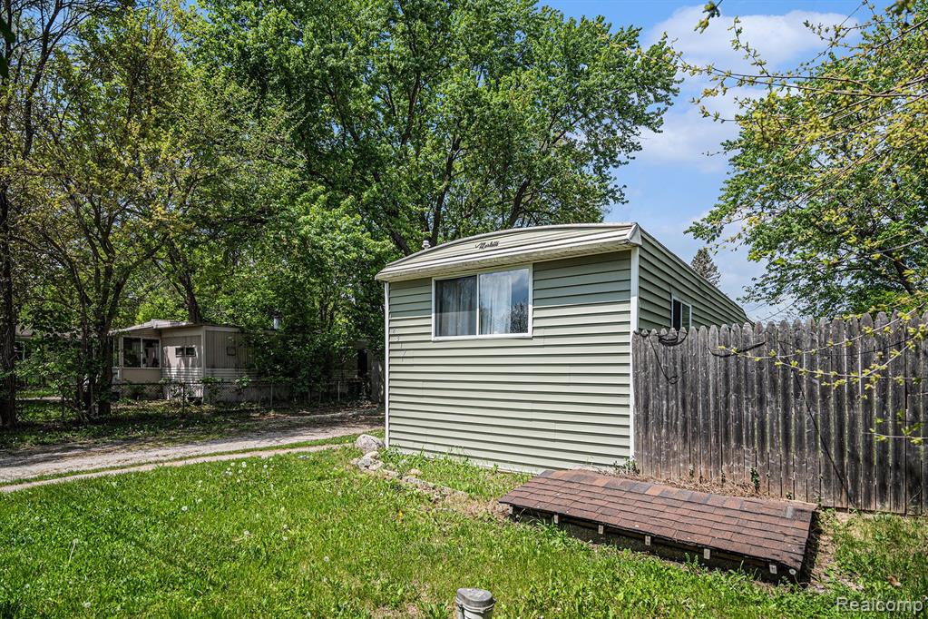 4317 N HILL Drive, Holly, MI 48442 — Photo 13