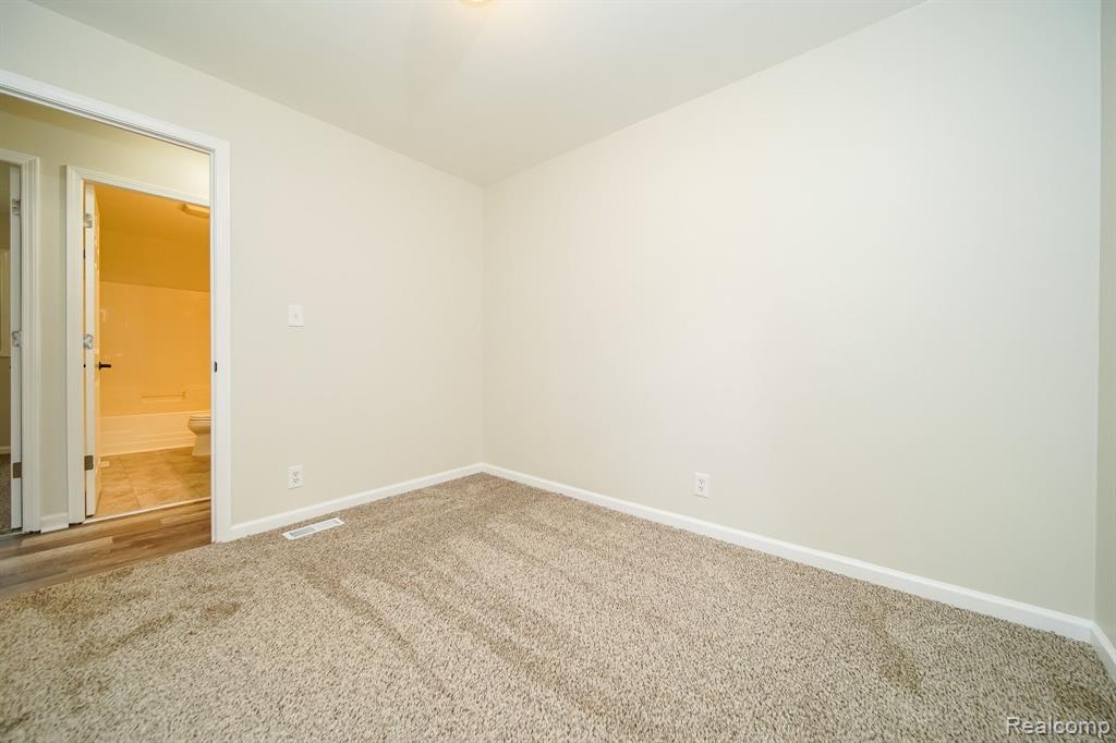 598 COVINGTON Street, South Lyon, MI 48178 — Photo 34