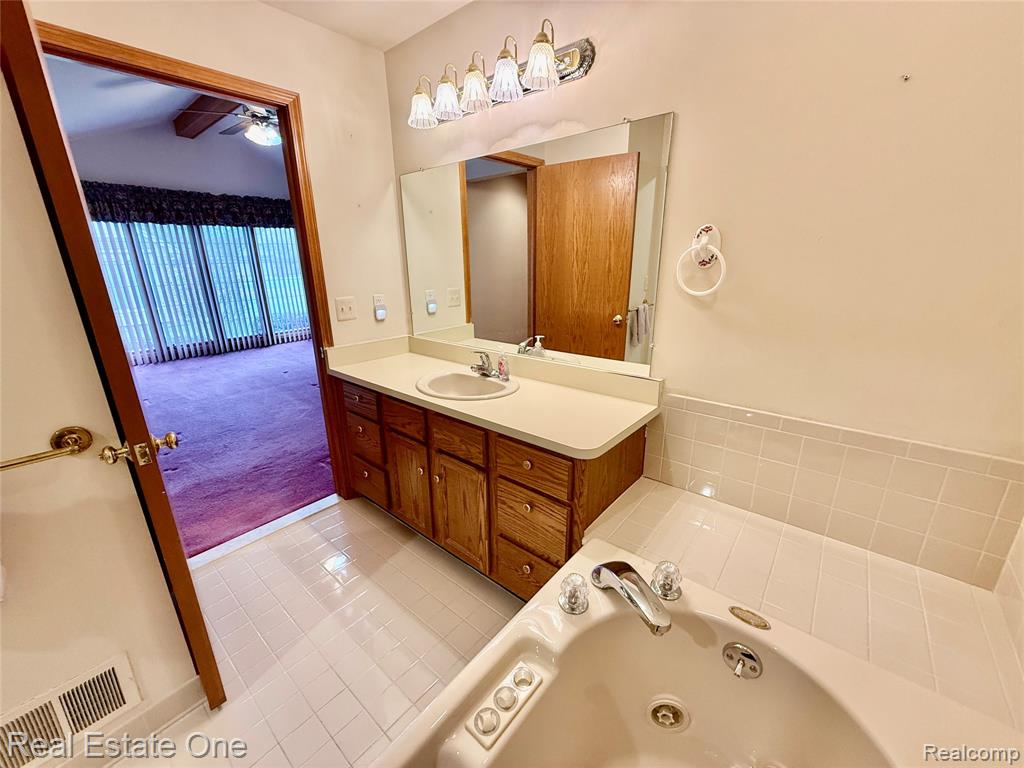 42827 Matthew Drive, Sterling Heights, MI 48313 — Photo 20