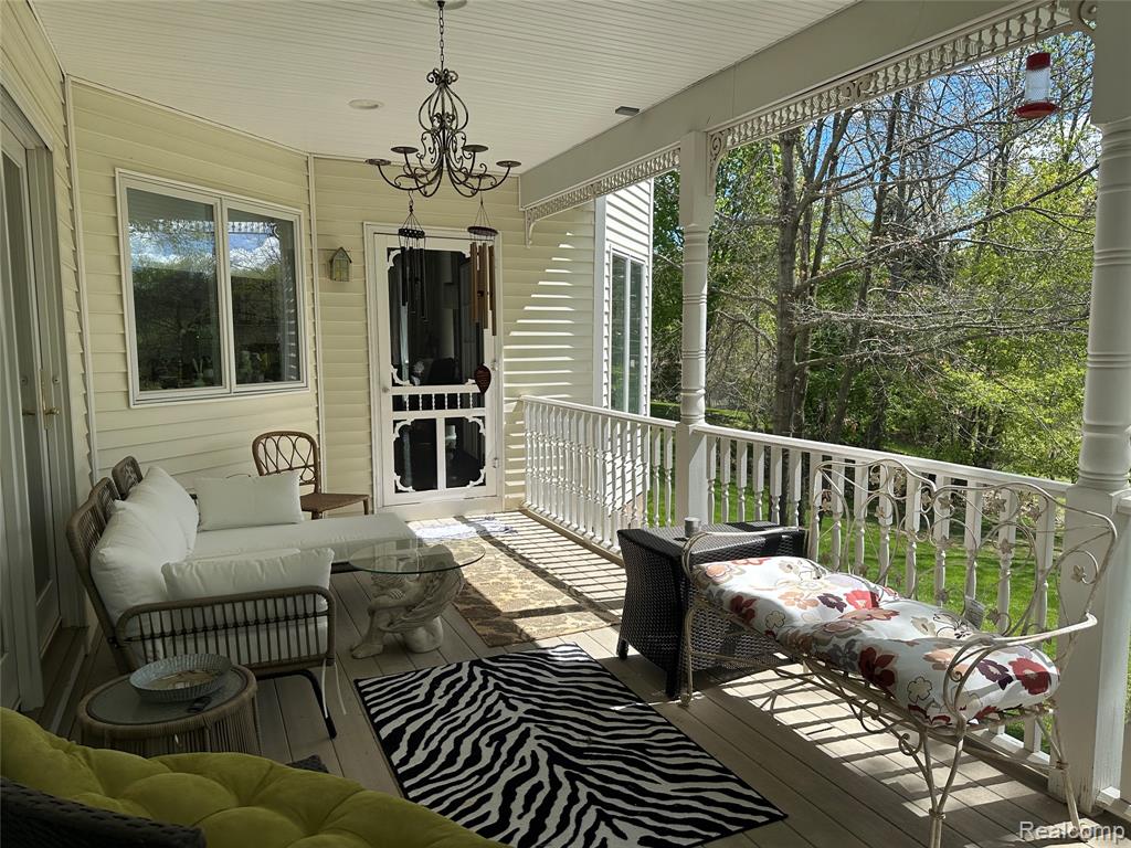 962 Hidden Valley Drive, Lake Orion, MI 48362 — Photo 4