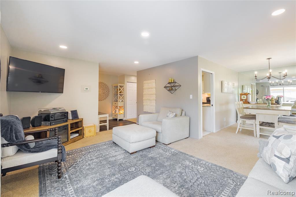8095 Colony Drive, 22, Grosse Ile, MI 48138 — Photo 5