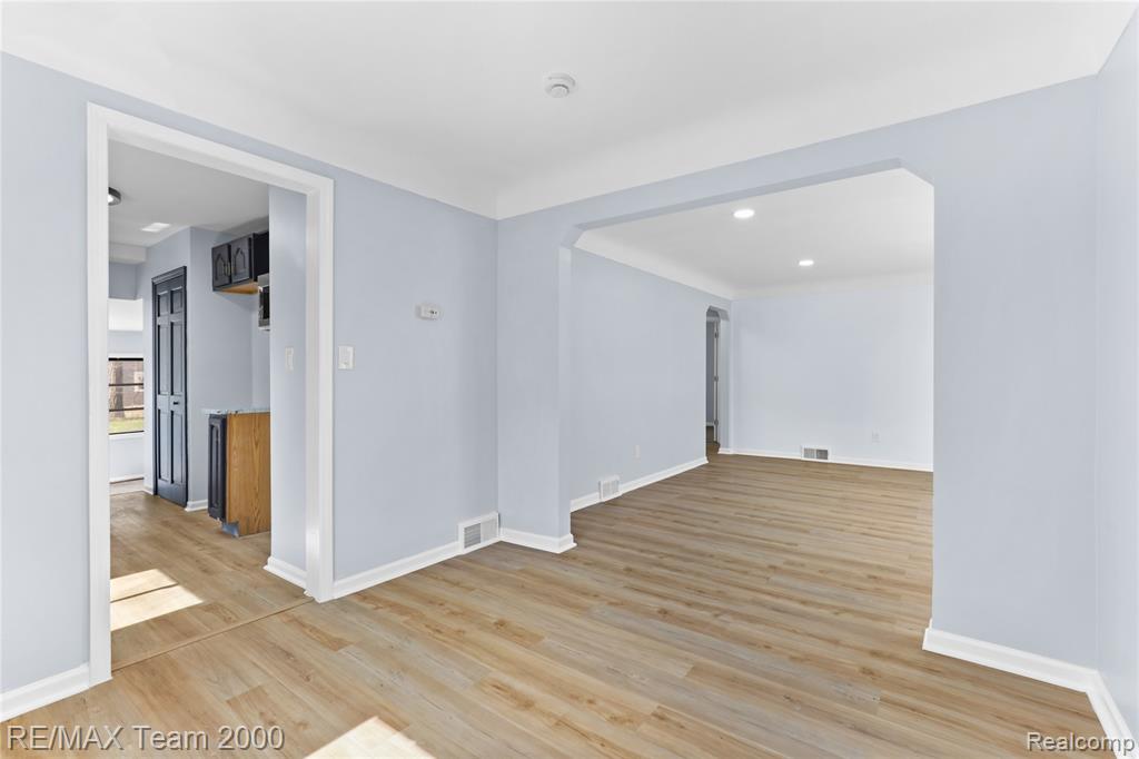 21171 Westhampton Street, Oak Park, MI 48237 — Photo 18