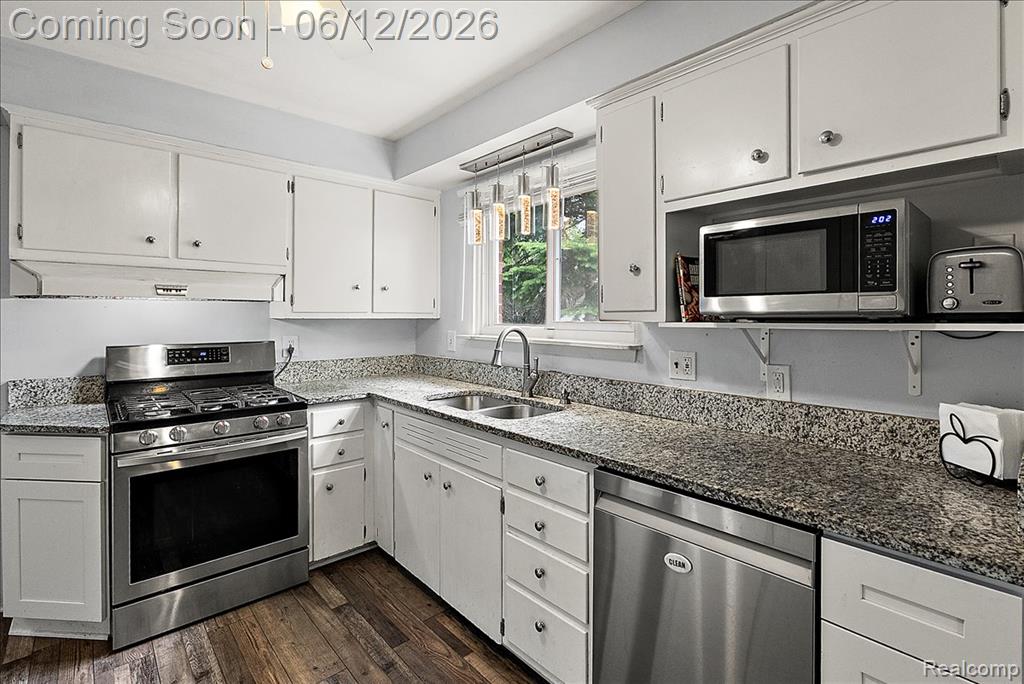 29555 Herbert Street, Madison Heights, MI 48071 — Photo 9