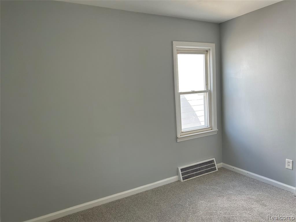 7546 Sterling, Center Line, MI 48015 — Photo 12