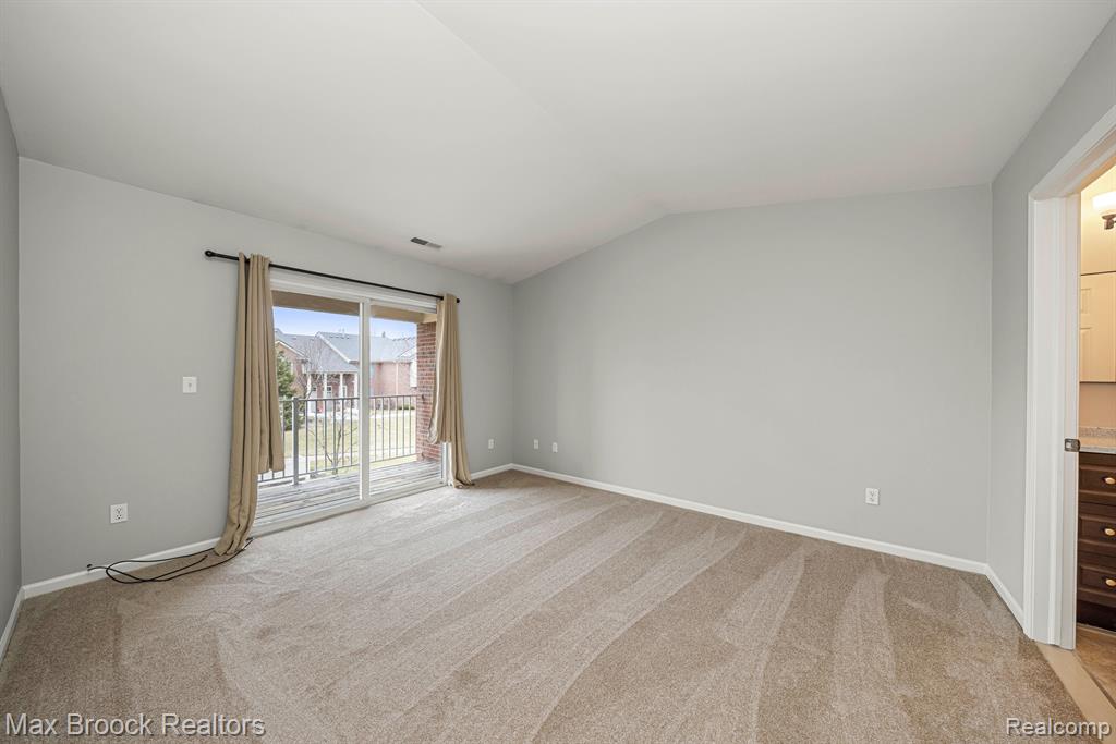 9203 FARMINGDALE Lane, Walled Lake, MI 48390 — Photo 19