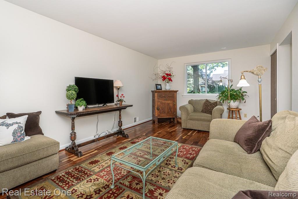 4644 Charest Avenue, Waterford, MI 48327 — Photo 15