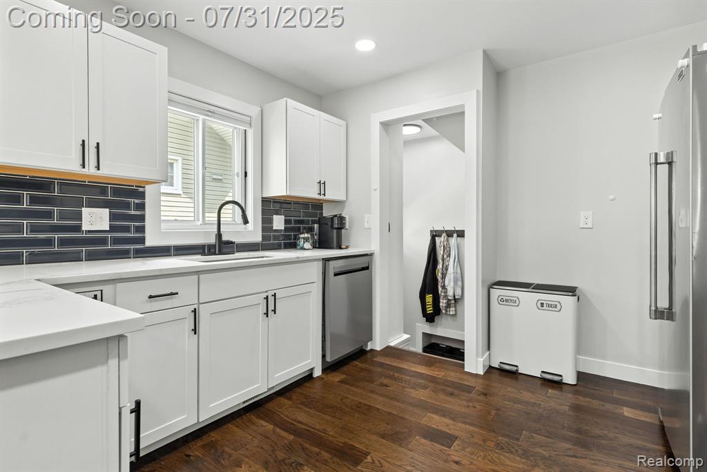910 Maplegrove Avenue, Royal Oak, MI 48067 — Photo 11