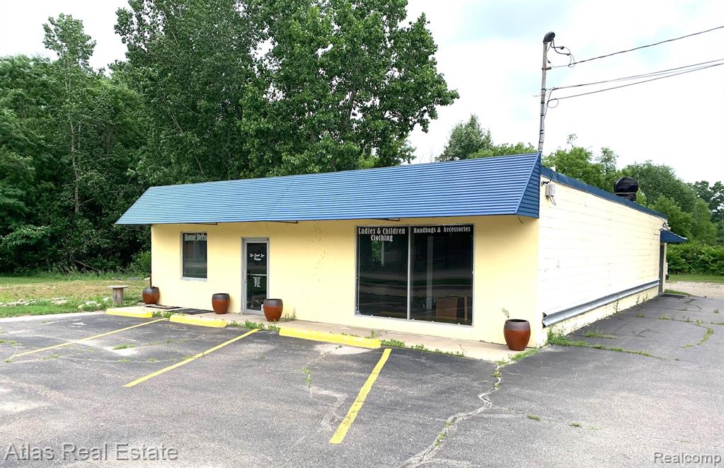 8217 S State Road, Goodrich Vlg, MI — front exterior
