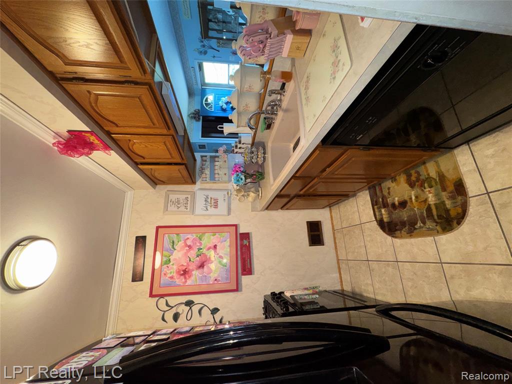28382 Brookfield Court, Brownstown, MI 48183 — Photo 5