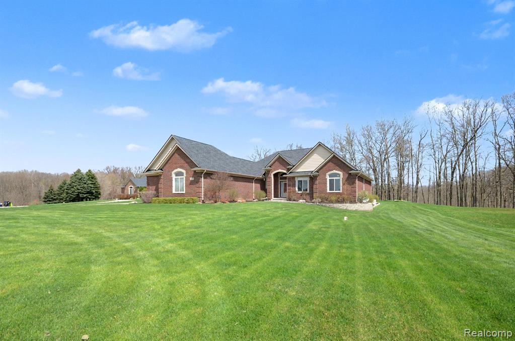 4912 Rosy Drive, Leonard, MI 48367 — Photo 34